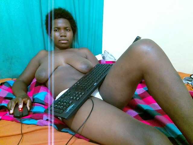 Shes-sexy live cam on BongaCams