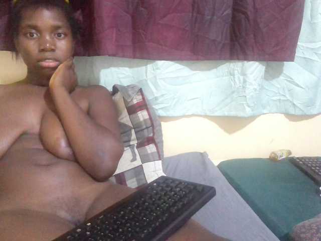 Shes-sexy live cam on BongaCams