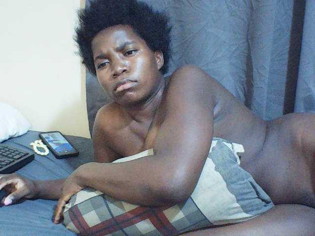 Shes-sexy live cam on BongaCams