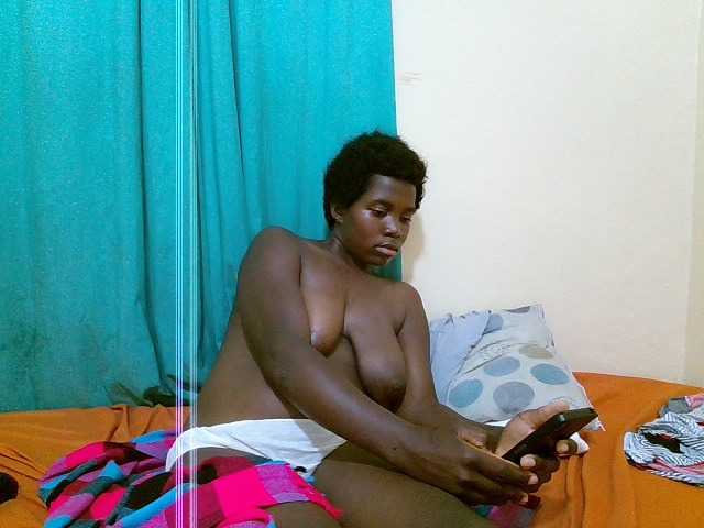 Shes-sexy live cam on BongaCams