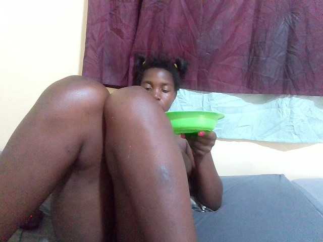 Shes-sexy live cam on BongaCams