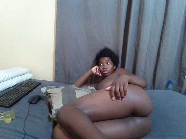 Shes-sexy live cam on BongaCams