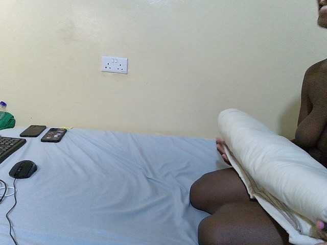 Shes-sexy live cam on BongaCams