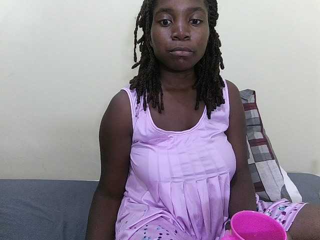 Shes-sexy live cam on BongaCams