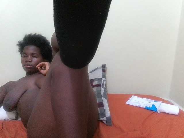 Shes-sexy live cam on BongaCams