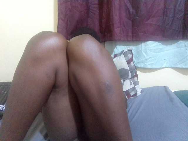 Shes-sexy live cam on BongaCams