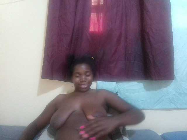 Shes-sexy live cam on BongaCams