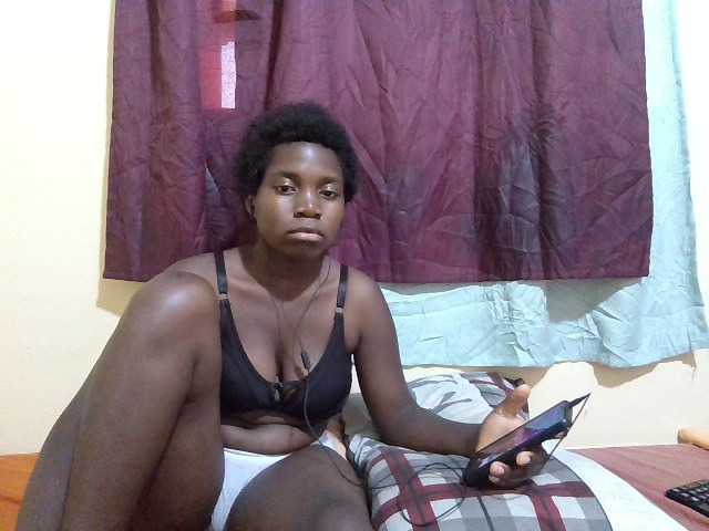 Shes-sexy live cam on BongaCams
