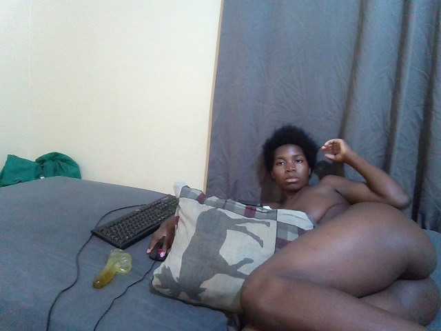 Shes-sexy live cam on BongaCams