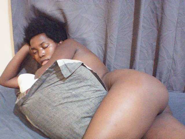 Shes-sexy live cam on BongaCams
