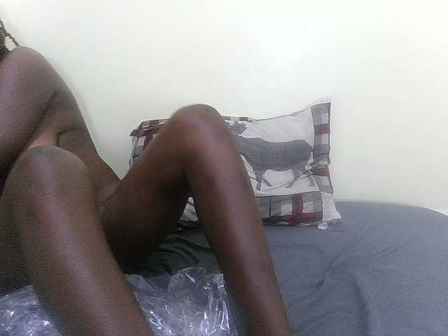 Shes-sexy live cam on BongaCams