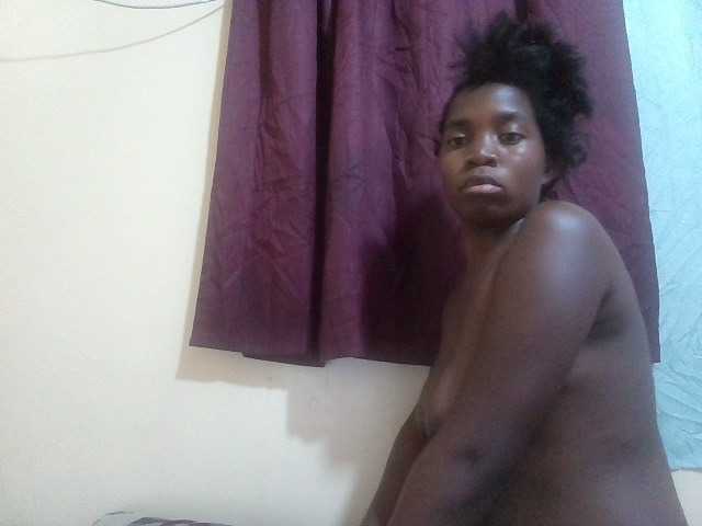 Shes-sexy live cam on BongaCams