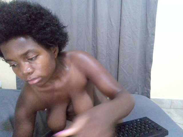 Shes-sexy live cam on BongaCams