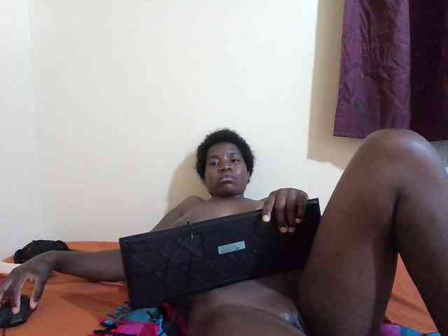 Shes-sexy webcam