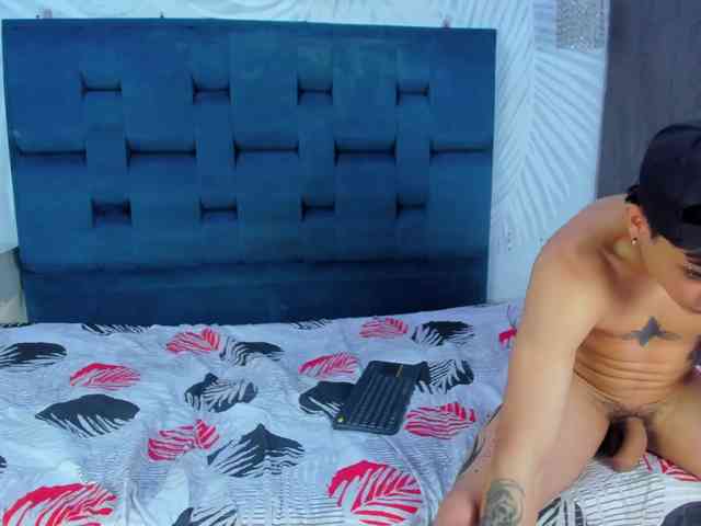 STAR-AND-TONNY-19 webcam