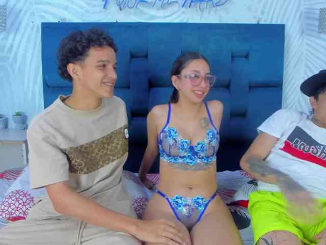 STAR-AND-TONNY-19 webcam