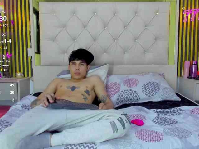 STAR-AND-TONNY-19 webcam