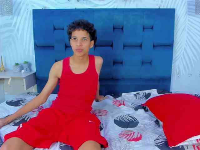 STAR-AND-TONNY-19 webcam