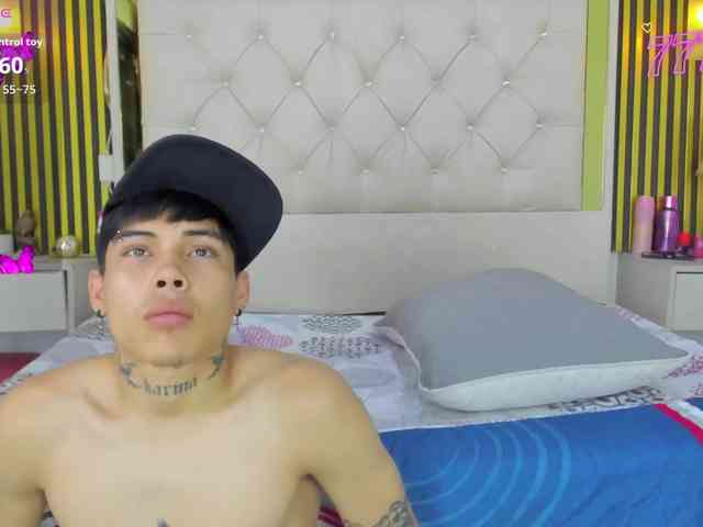 STAR-AND-TONNY-19 webcam