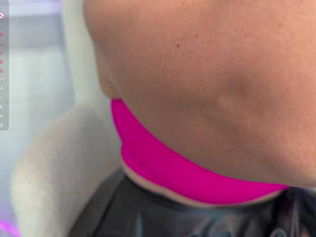 zlatpeach live cam on BongaCams