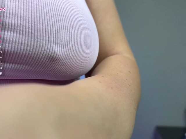 ZlataPeach live webcam show