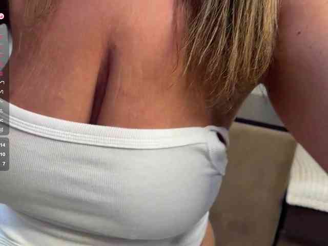 ZlataPeach webcam