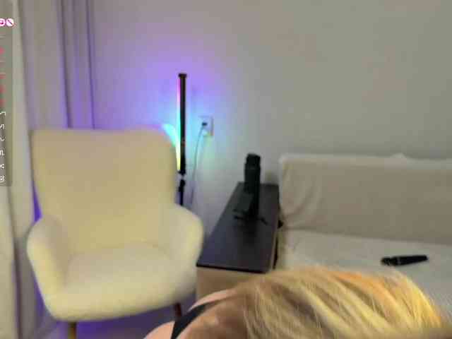 ZlataPeach webcam