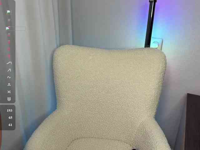 ZlataPeach webcam