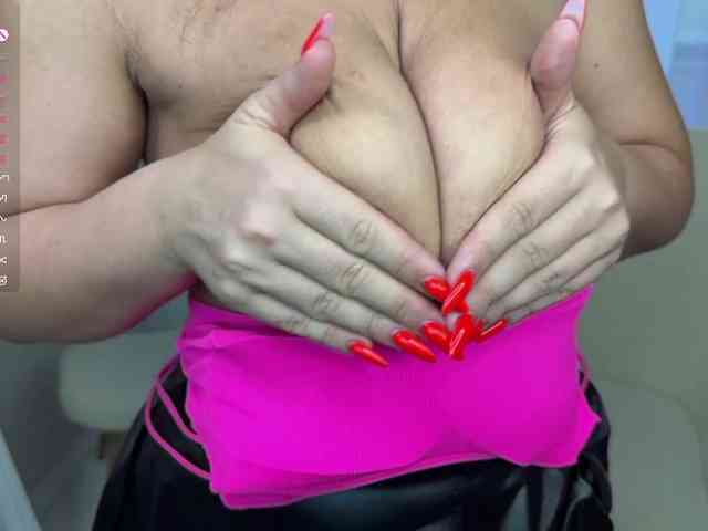 zlatpeach Live Webcam on BongaCams