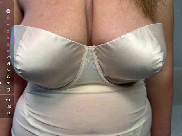 ZlataPeach webcam