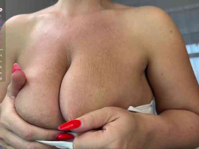 ZlataPeach webcam
