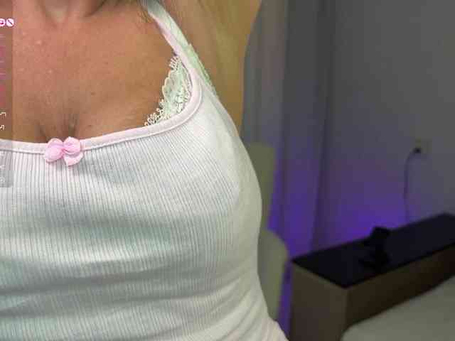 ZlataPeach webcam