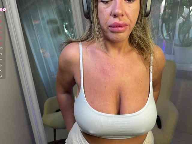 ZlataPeach webcam