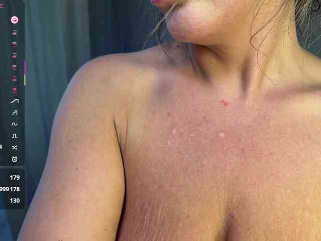 ZlataPeach webcam