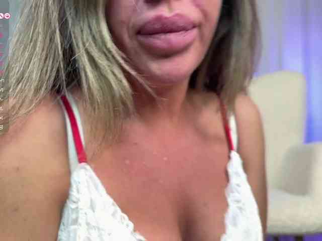 ZlataPeach webcam