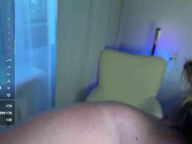 ZlataPeach webcam