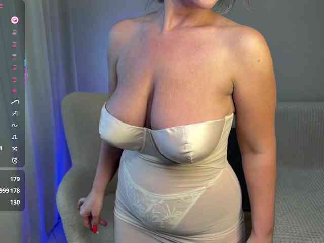 ZlataPeach webcam