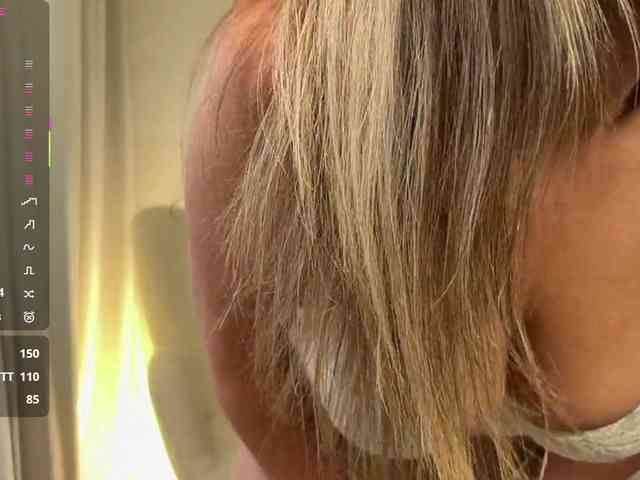 ZlataPeach webcam