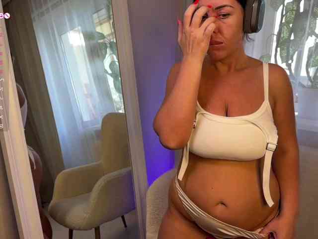 ZlataPeach webcam