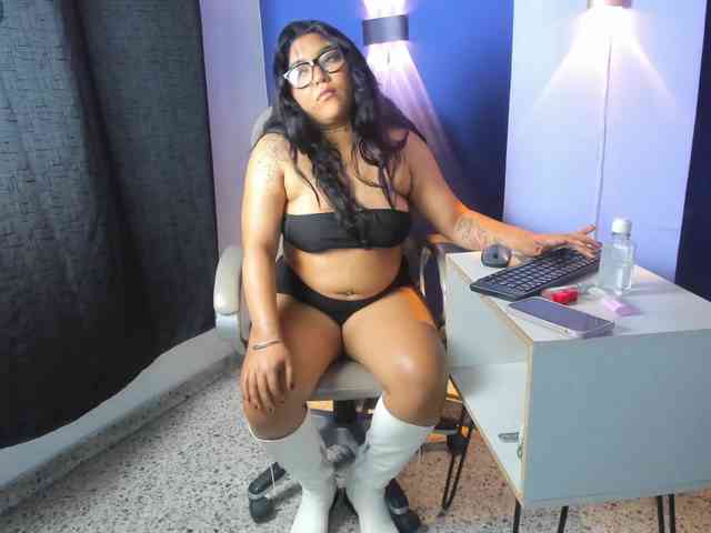 ScarlettCrox webcam