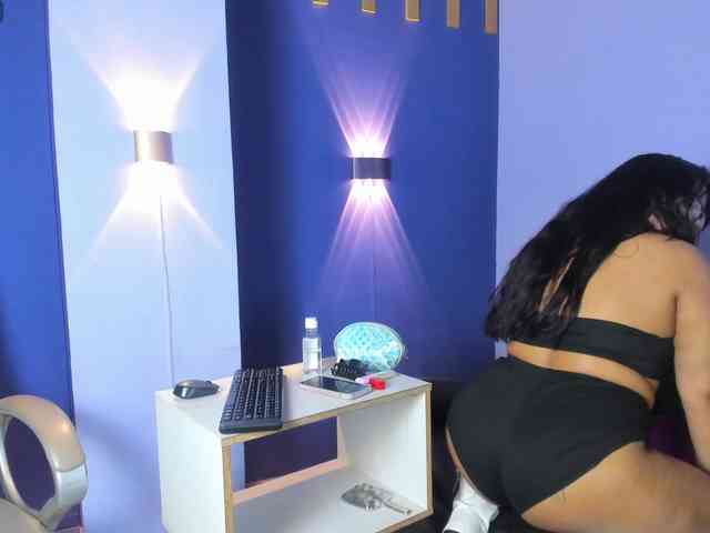 ScarlettCrox webcam