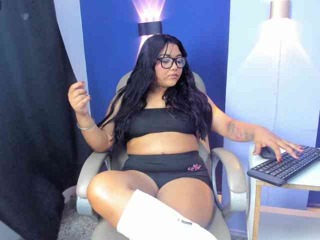 ScarlettCrox webcam