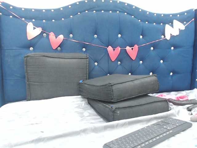 ciccioline-rose-red live cam on BongaCams