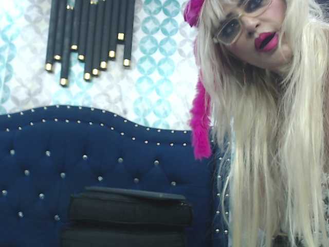 ciccioline-rose-red live cam on BongaCams