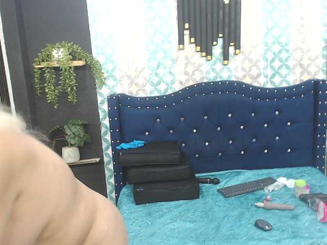 ciccioline-rose-red live cam on BongaCams