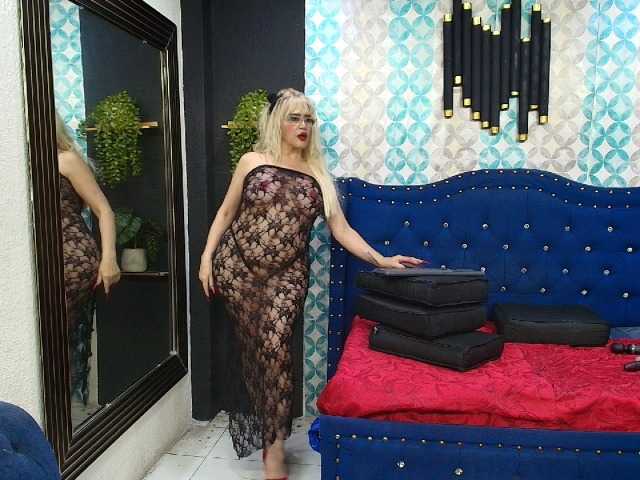 ciccioline-rose-red live cam on BongaCams