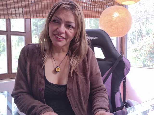 CarolMissoficial live cam on BongaCams