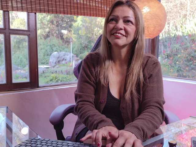 CarolMissoficial live cam on BongaCams