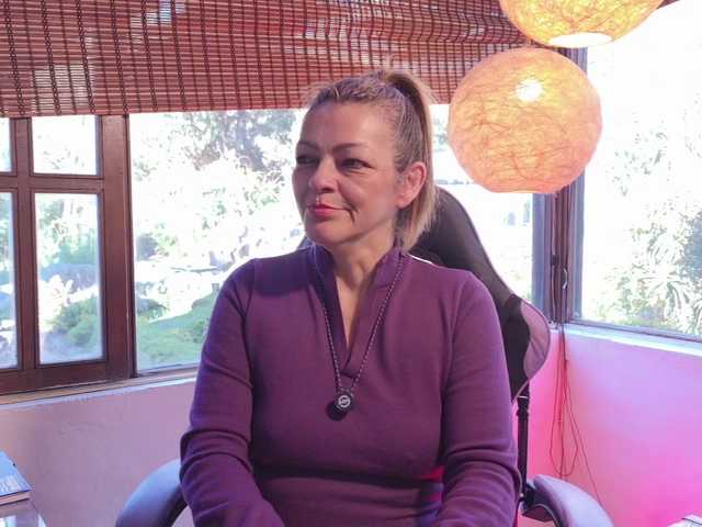 CarolMissoficial live cam on BongaCams