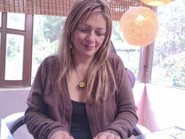 CarolMissoficial live cam on BongaCams
